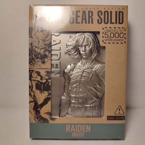 Metal Gear Solid 2 Snake & Raiden Silver Statues Official MGS Metal Figurine Set - Picture 8 of 8